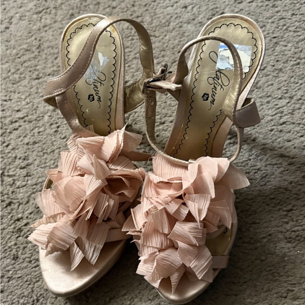 Chic Blush Ruffle Heels - Picture 2 of 4